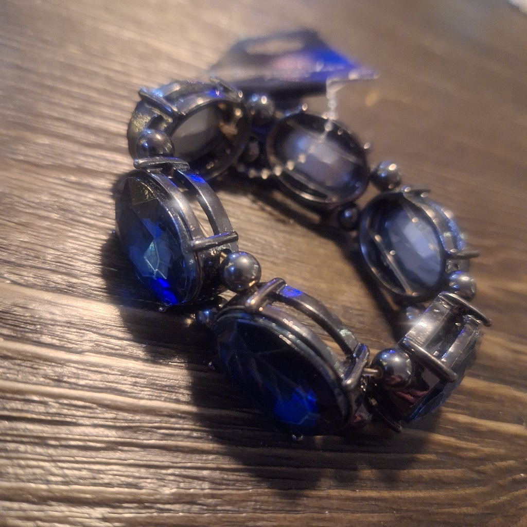 Taramanda Blue Plastic And Black Metal Elastic Bracelet 8$